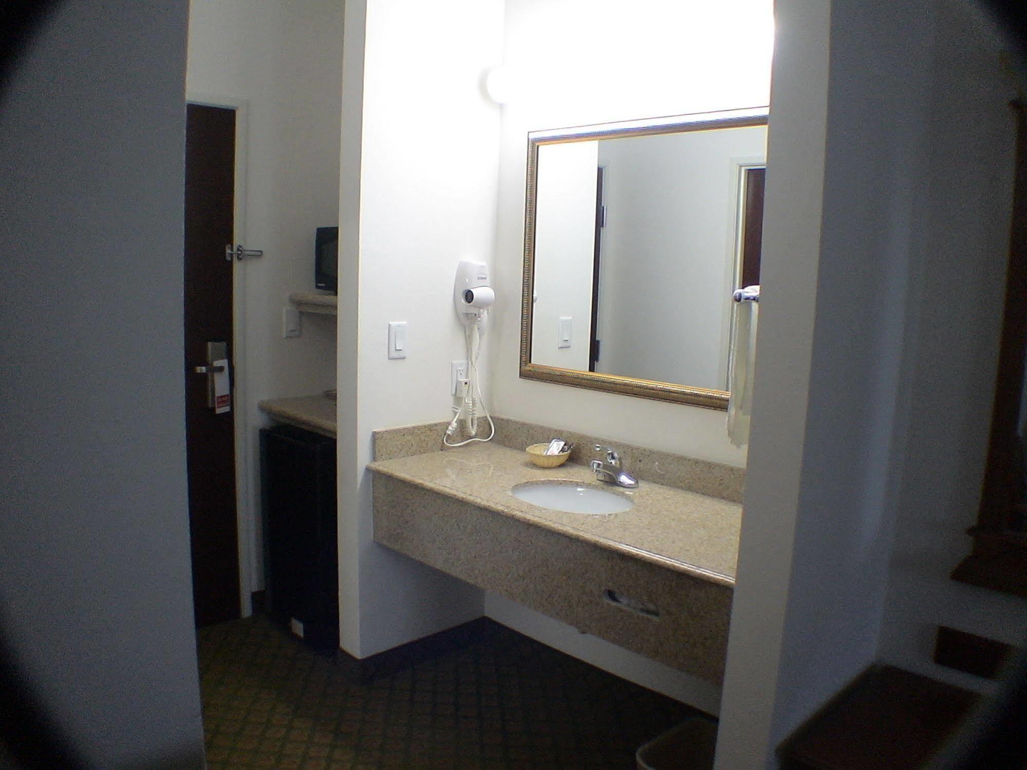 Budget Host Inn And Suites คาเมรอน ภายนอก รูปภาพ