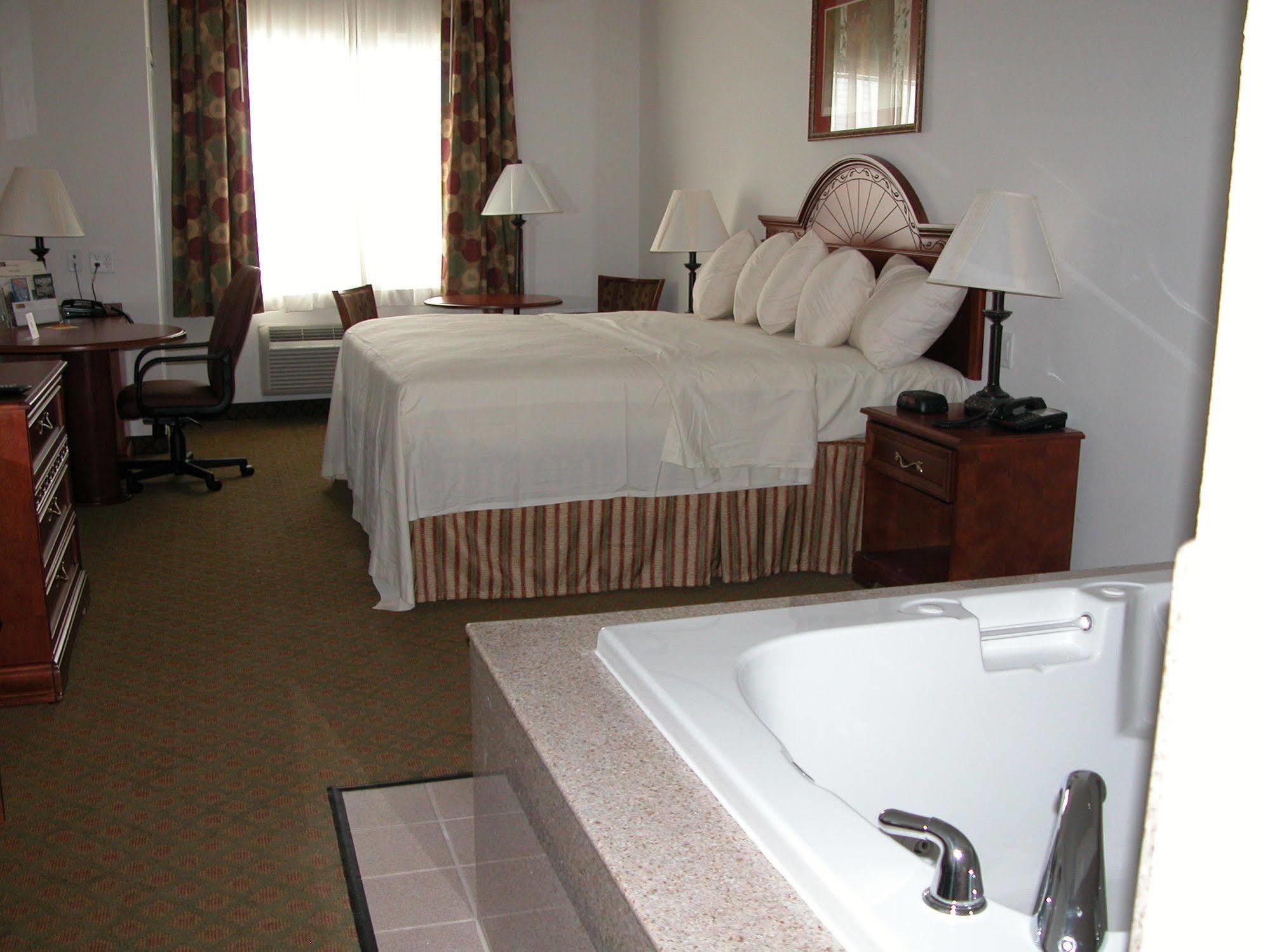 Budget Host Inn And Suites คาเมรอน ภายนอก รูปภาพ